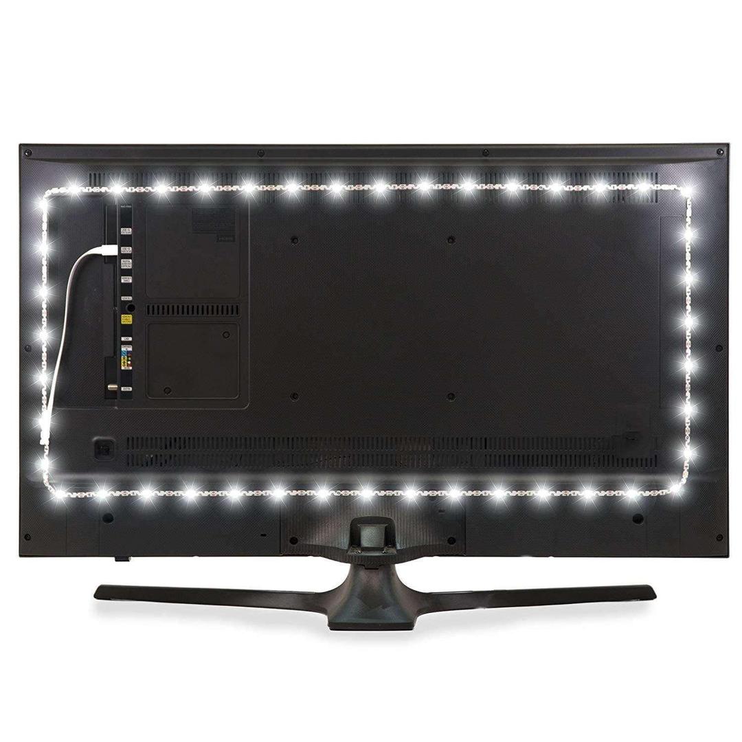Desk layout and wall distance for ambient light optimization